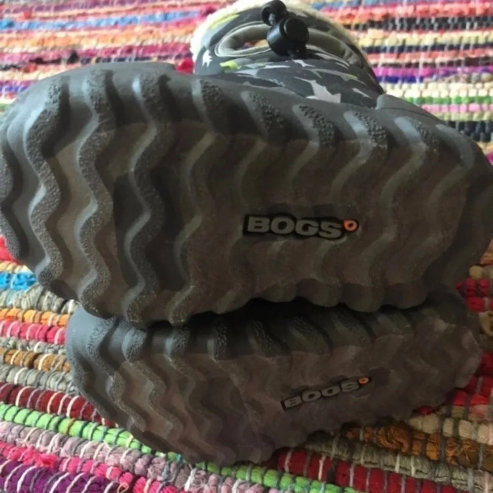 Bogs sharks baby snow boots -size 5us infant/ 21 eu - Picture 6 of 6